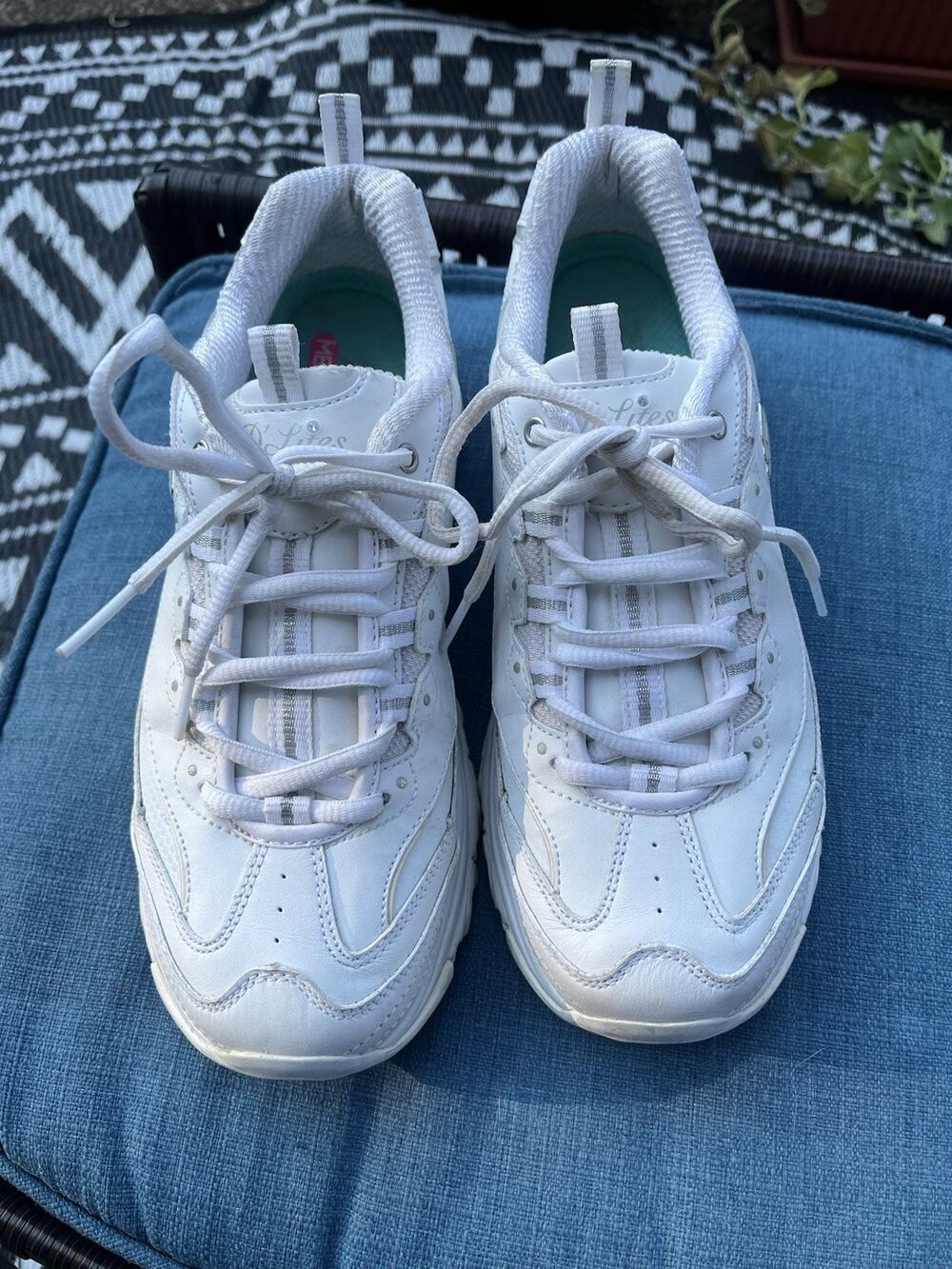 Skecher’s D’Lites Air Cooled Memory Foam Sneakers Size 9.5